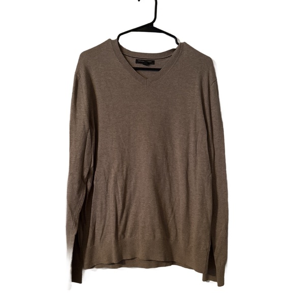 Banana Republic Men's V-Neck Sweater, Heather Beige, Large, EUC - Picture 2 of 2